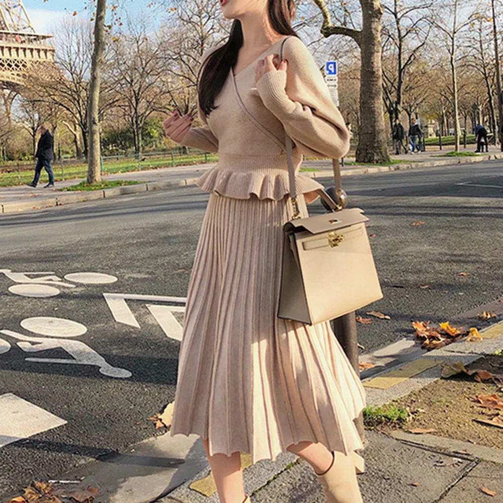 Two Piece Sets 2021 Autumn And Winter New Net Red V-neck Knitted Tops With Lotus Leaf Suit For Women Two-piece Dress Solid Color
Two Piece Sets 2021 Autumn And Winter New Net Red V-neck Knitted Tops With Lotus Leaf Suit For Women Two-piece Dress Solid Color