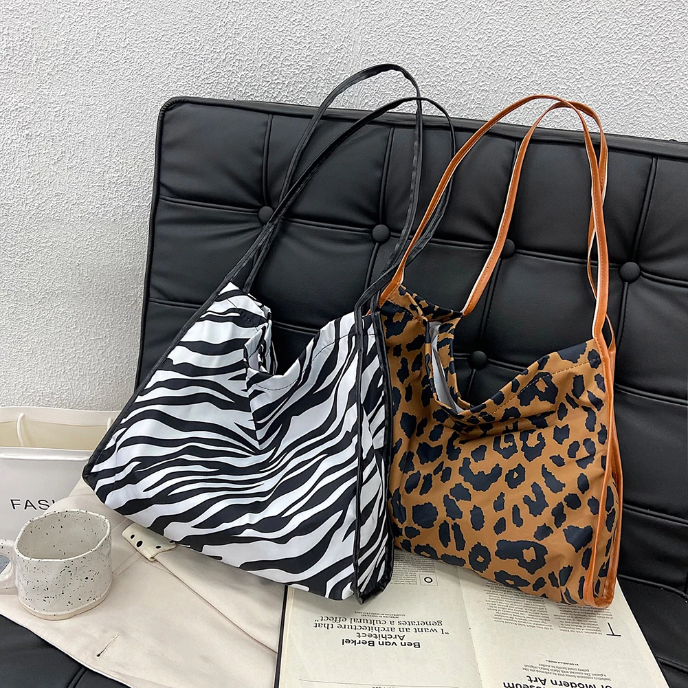 Vintage Zebra Leopard Pattern Print Shoulder Bag Women Casual Large Capacity Shopping Bags Nylon Handbags
Vintage Zebra Leopard Pattern Print Shoulder Bag Women Casual Large Capacity Shopping Bags Nylon Handbags