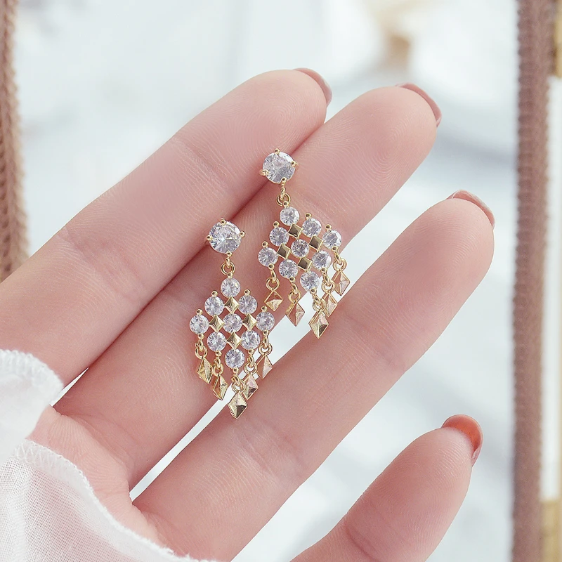 Luxury 14K Real Gold Sparkling Diamond-shaped Zircon Gentle Temperament Stud Earrings for Women Cubic Zircon ZC Earrings
Luxury 14K Real Gold Sparkling Diamond-shaped Zircon Gentle Temperament Stud Earrings for Women Cubic Zircon ZC Earrings
