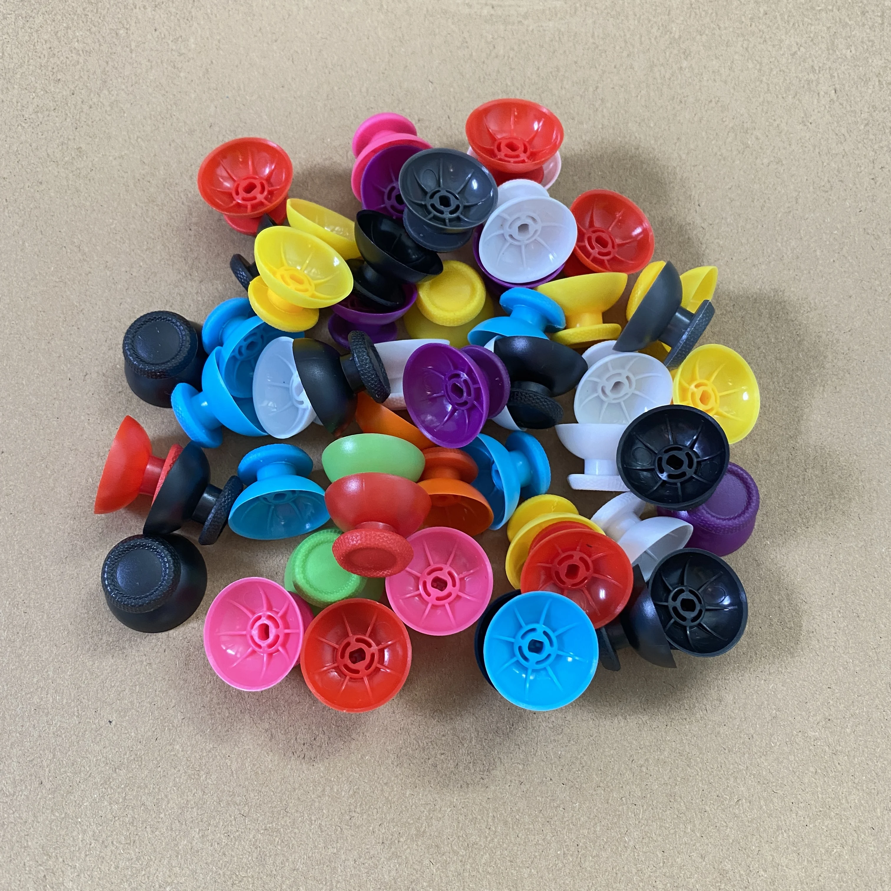 500 шт. для PS5 аналоговая крышка 3D стики для больших пальцев джойстик колпачок в виде грибов для контроллера Sony PlayStation PS5 Замена
500 шт. для PS5 аналоговая крышка 3D стики для больших пальцев джойстик колпачок в виде грибов для контроллера Sony PlayStation PS5 Замена