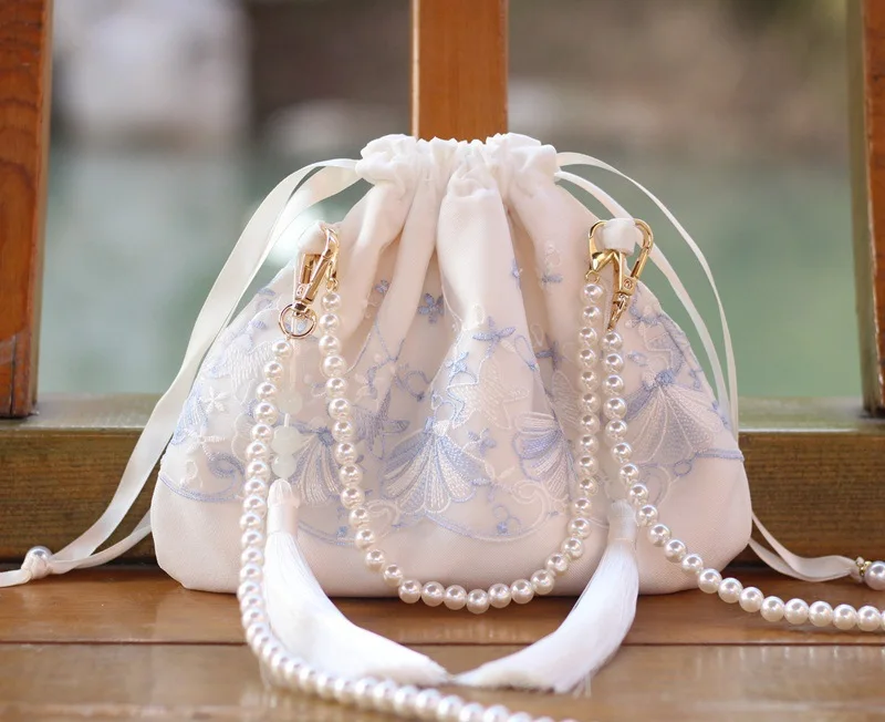 Antique Hanfu small bag small square Bag Messenger Bag Chinese style canvas bag simple large capacity versatile LADY CLASSIC 
Antique Hanfu small bag small square Bag Messenger Bag Chinese style canvas bag simple large capacity versatile LADY CLASSIC