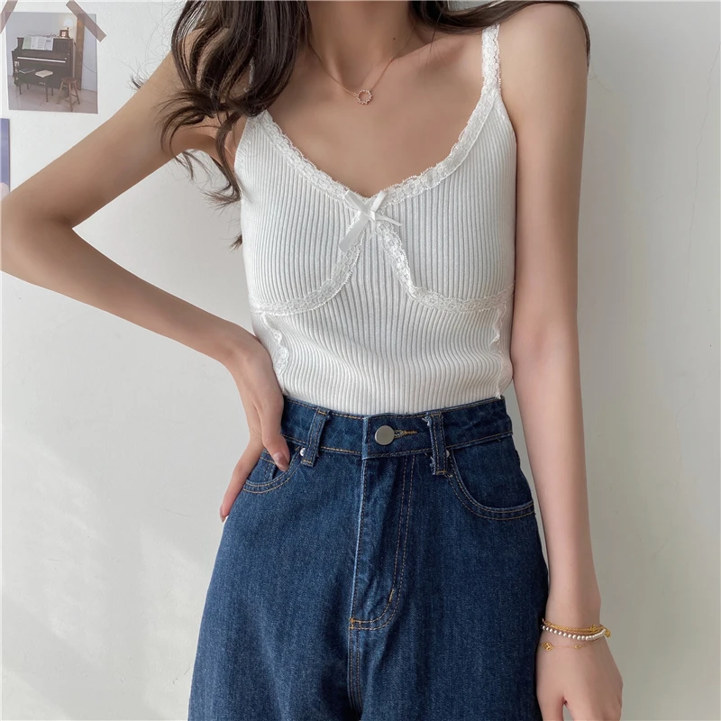 New Fashion Summer Women Knitted Crop Tops Lace Patchwork Slim V Neck Short Camis Tops Female Sleeveless External Wear Tank Top
New Fashion Summer Women Knitted Crop Tops Lace Patchwork Slim V Neck Short Camis Tops Female Sleeveless External Wear Tank Top