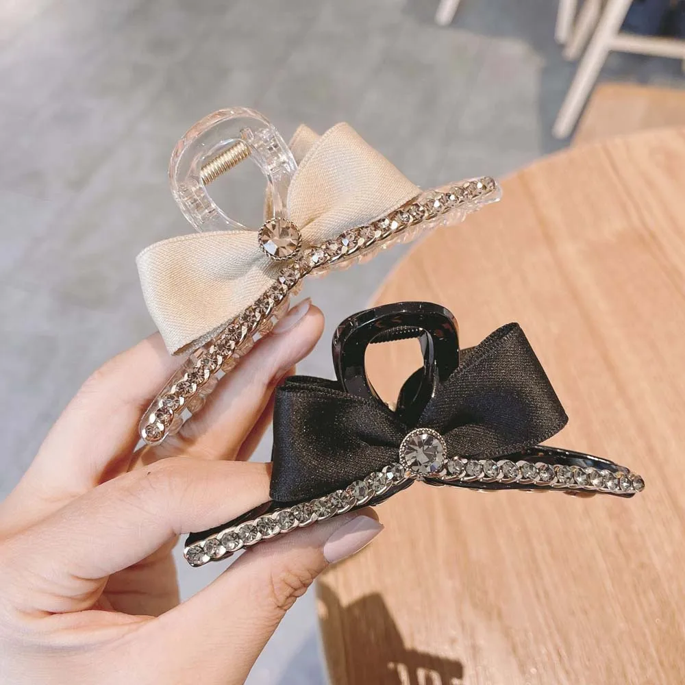 NEW Fashion Bow Hair Claw Geometric Temperament Sweet Crystal Shark Hairpin Hair Clip Hair Accessories Women Gift
NEW Fashion Bow Hair Claw Geometric Temperament Sweet Crystal Shark Hairpin Hair Clip Hair Accessories Women Gift