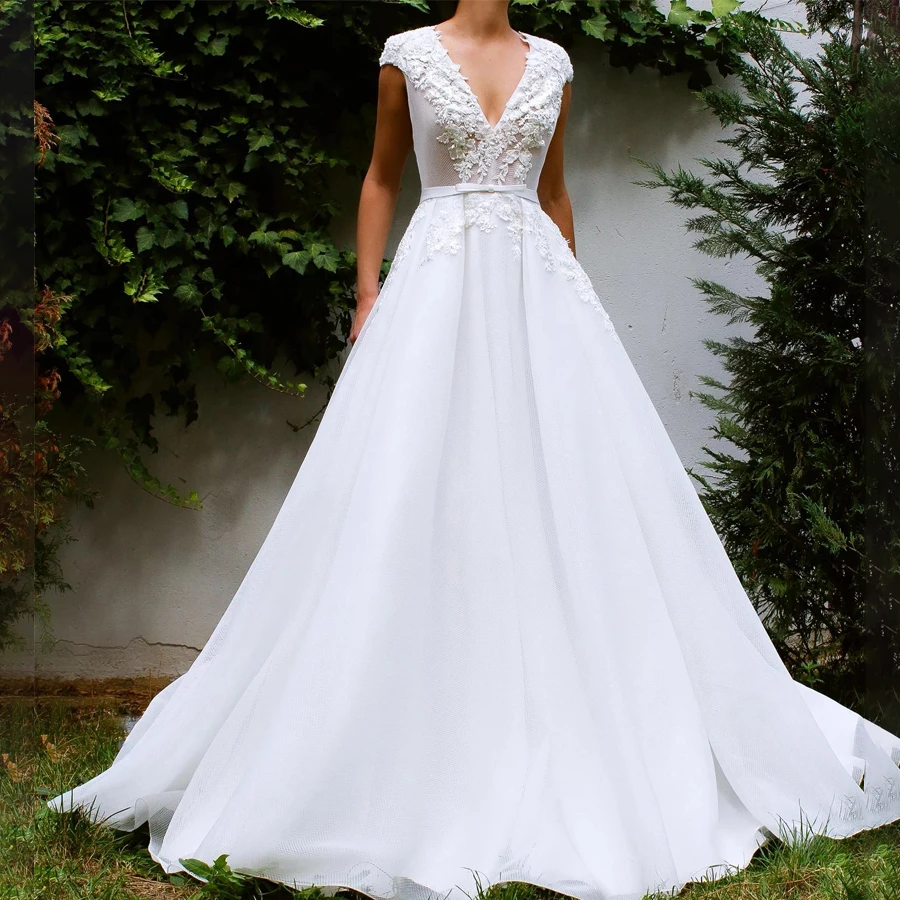 V-neck White Net with Lace Applique A-line Elegant New Wedding Dress vestido de novia Customized Made Bridal Dresses
V-neck White Net with Lace Applique A-line Elegant New Wedding Dress vestido de novia Customized Made Bridal Dresses