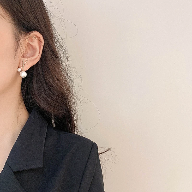 925 Sterling Silver Simplicity Pearl Earrings for Women Korean Small Geometry Chain Round Stud Earrings Female Fashion Jewelry
925 Sterling Silver Simplicity Pearl Earrings for Women Korean Small Geometry Chain Round Stud Earrings Female Fashion Jewelry