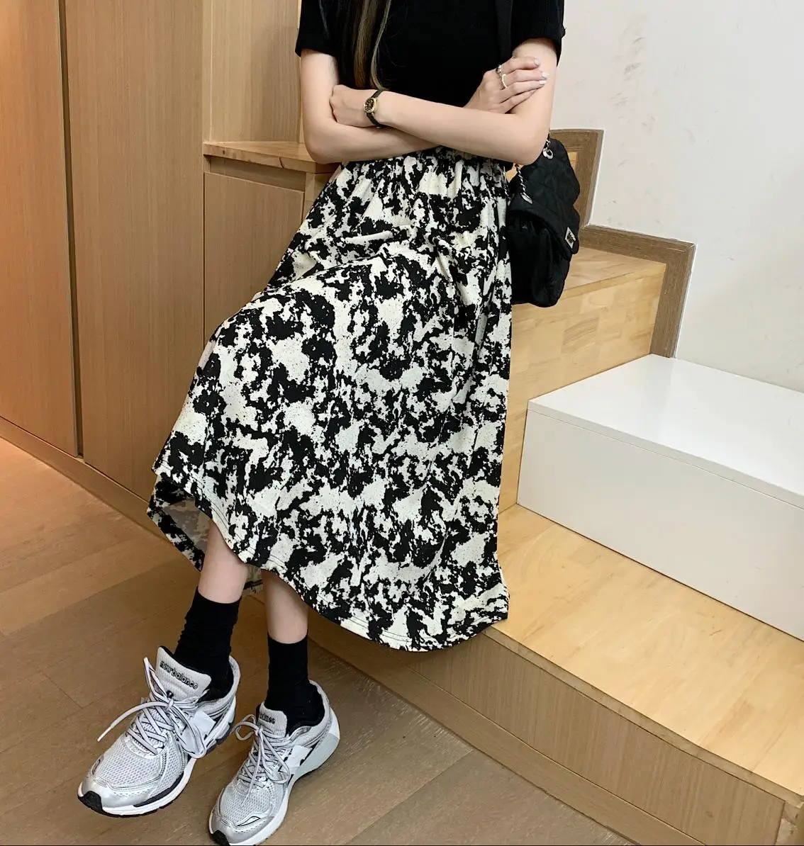 Fashion women's skirts 2021 summer new style long skirts are thin and cover the hips high waist floral skirts
Fashion women's skirts 2021 summer new style long skirts are thin and cover the hips high waist floral skirts
