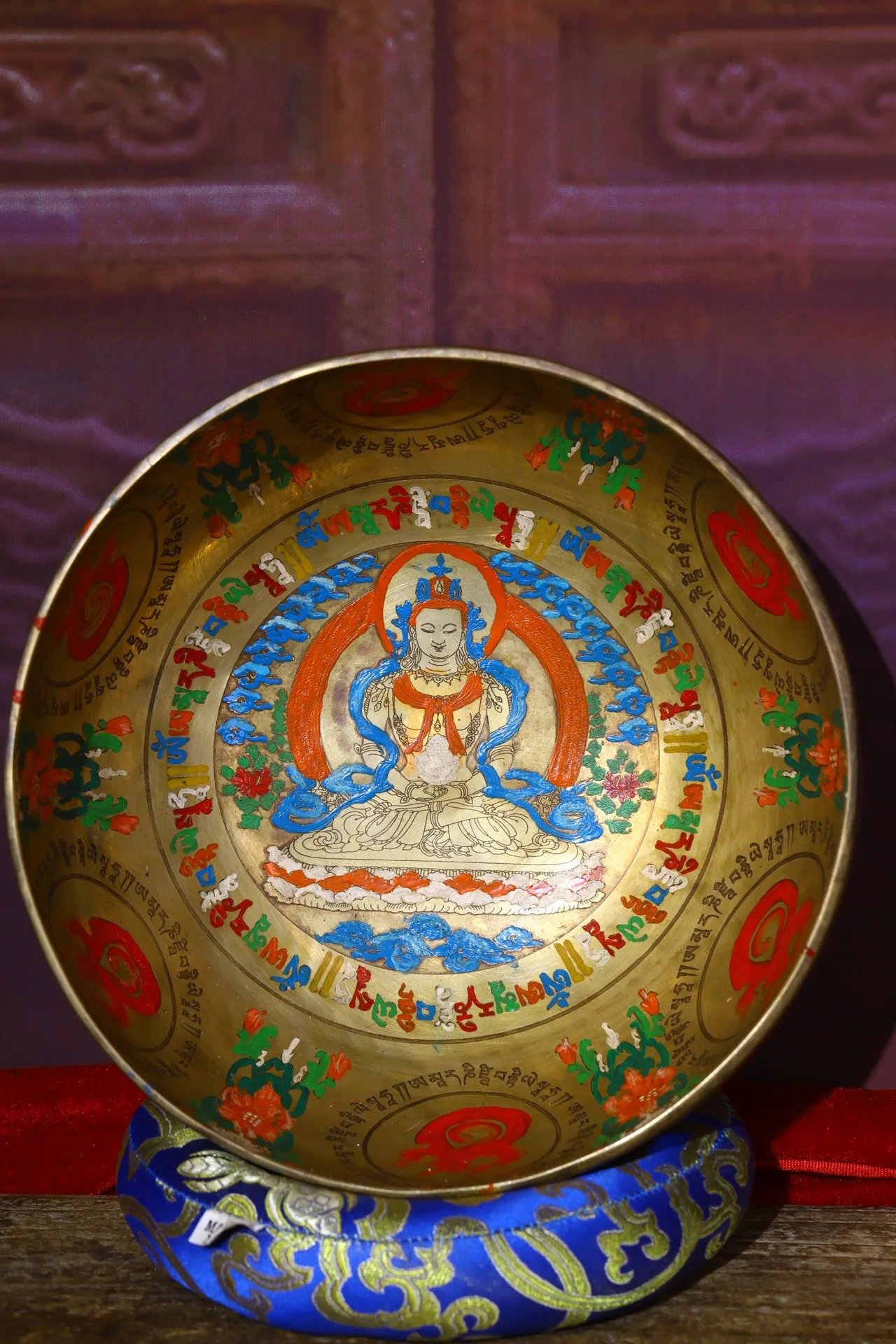 8"Tibetan Temple Collection Old Bronze Gilt Tracing Longevity Buddha Buddha sound bowl Turning bowl Buddhist artifact Town House
8"Tibetan Temple Collection Old Bronze Gilt Tracing Longevity Buddha Buddha sound bowl Turning bowl Buddhist artifact Town House