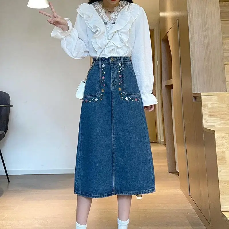 Spring Summer High Waist Embroidery Denim Skirt Women Vintage Midi Skirts with Pocket Back Split Harajuku Skirt Plus Size 5XL
Spring Summer High Waist Embroidery Denim Skirt Women Vintage Midi Skirts with Pocket Back Split Harajuku Skirt Plus Size 5XL