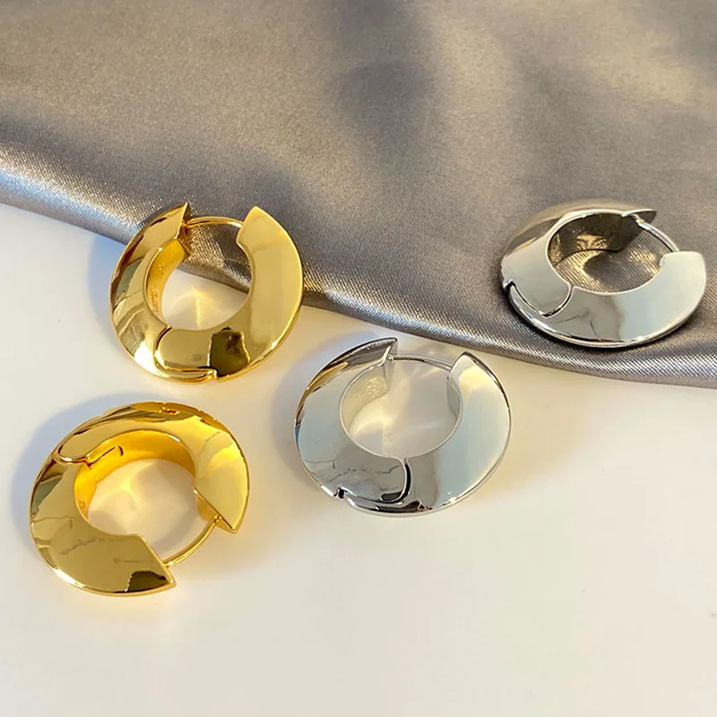 Glossy Metal Ring Earrings for Women Girls 2021 New Trendy Light Luxury Simple Influencer Jewelry 
Glossy Metal Ring Earrings for Women Girls 2021 New Trendy Light Luxury Simple Influencer Jewelry