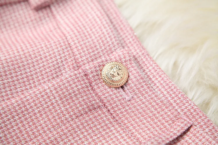 European and American women's wear 2020 winter new style Long sleeve lace-up Cloth coat shorts Fashionable pink suit
European and American women's wear 2020 winter new style Long sleeve lace-up Cloth coat shorts Fashionable pink suit