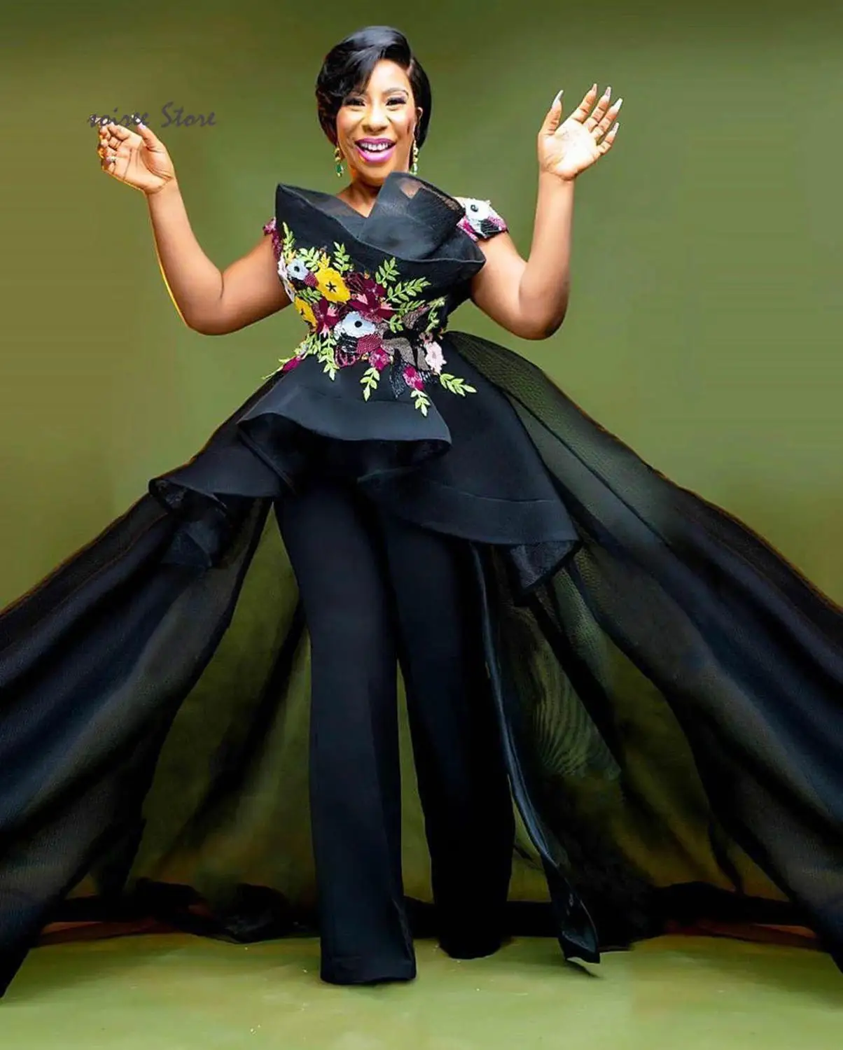2020 Trend Jumpsuit Black Evening Dresses With Pant Suit Plus Size African Women Appliques Prom Dress Overskirt Long Formal Gown
2020 Trend Jumpsuit Black Evening Dresses With Pant Suit Plus Size African Women Appliques Prom Dress Overskirt Long Formal Gown