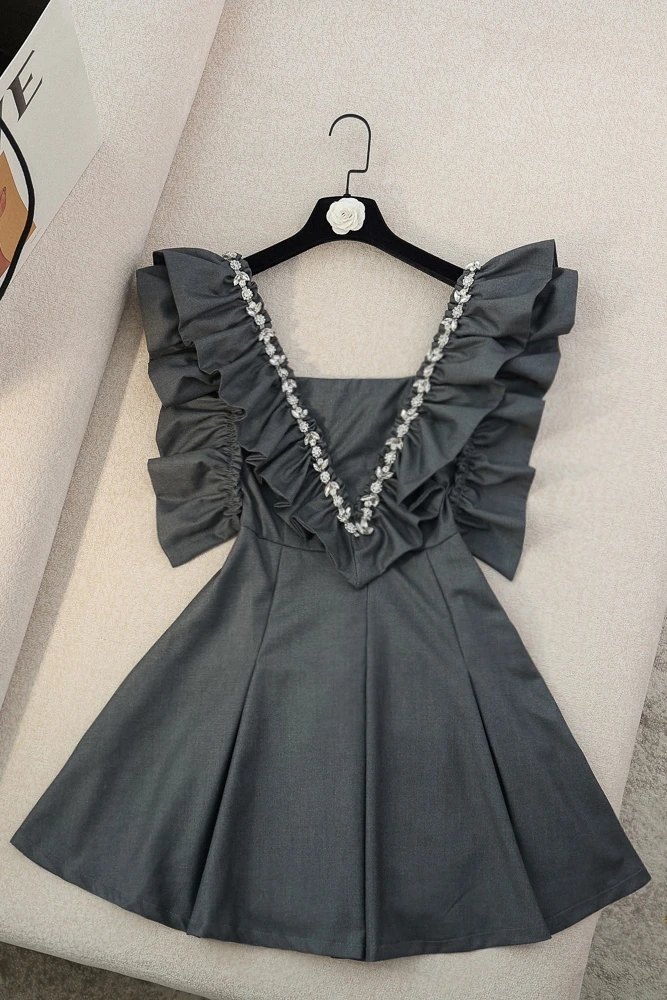 2021 Summer New Flying Sleeves V-neck Mini Dress Women Heavy Rhinestone High Waist A- Line Dress Socialite Party Holiday Dress
2021 Summer New Flying Sleeves V-neck Mini Dress Women Heavy Rhinestone High Waist A- Line Dress Socialite Party Holiday Dress