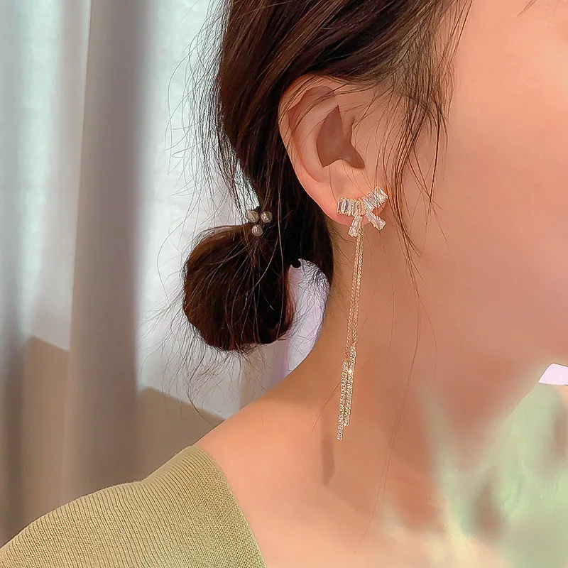 Butterfly Crystal Flower Star Bow Dangle Earrings For Women Korean Temperament Long Section of the Tassel Drop Earring Jewelry
Butterfly Crystal Flower Star Bow Dangle Earrings For Women Korean Temperament Long Section of the Tassel Drop Earring Jewelry