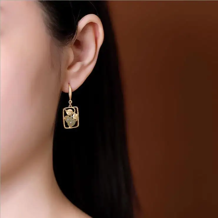Natural Hetian jasper gourd geometric plant earrings Chinese style retro niche design women's brand silver jewelry
Natural Hetian jasper gourd geometric plant earrings Chinese style retro niche design women's brand silver jewelry