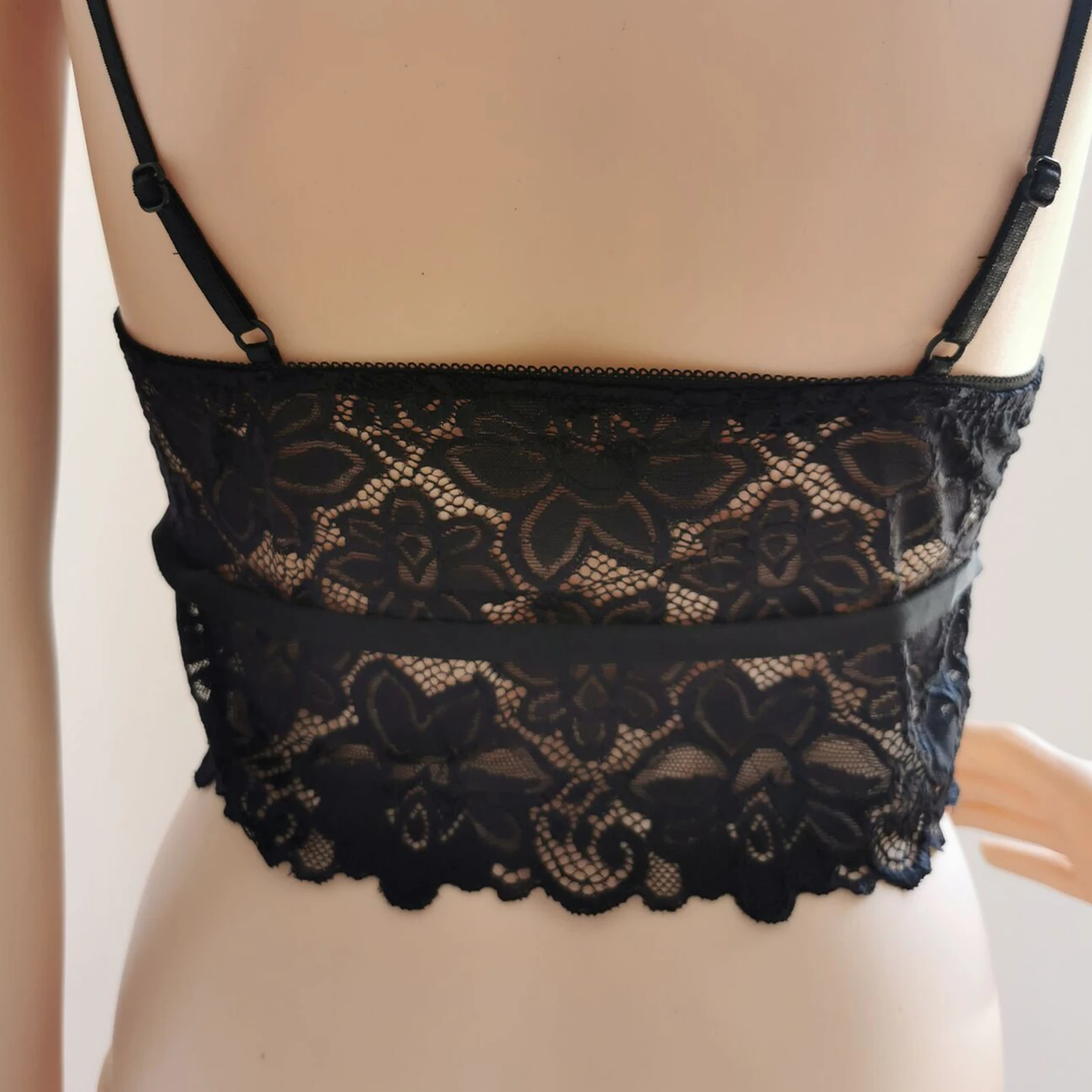 Women V Neck Triangle Cup Bra Lace Hollow Out Lingeries Camisole wire free Bralette Female Underwear Brassiere
Women V Neck Triangle Cup Bra Lace Hollow Out Lingeries Camisole wire free Bralette Female Underwear Brassiere