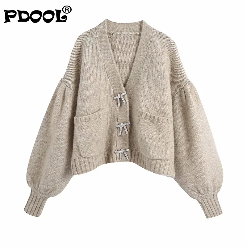2021 New Spring Women Bow Button Decoration V Neck Knitting Sweater Female Lantern Sleeve Pullover Casual Lady Loose Tops
2021 New Spring Women Bow Button Decoration V Neck Knitting Sweater Female Lantern Sleeve Pullover Casual Lady Loose Tops