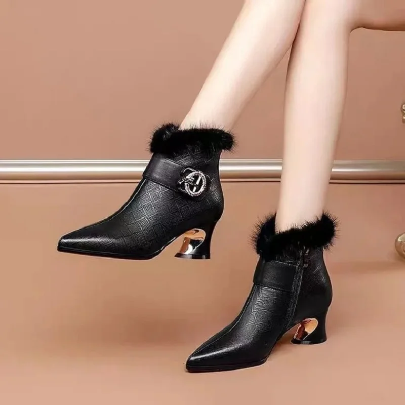Autumn Winter Woman Pointed Toe Leather Boots Ladies Fashion Chunky Heel Ankle Boots Women Furry Warm Booties 2022 New Arrival
Autumn Winter Woman Pointed Toe Leather Boots Ladies Fashion Chunky Heel Ankle Boots Women Furry Warm Booties 2022 New Arrival