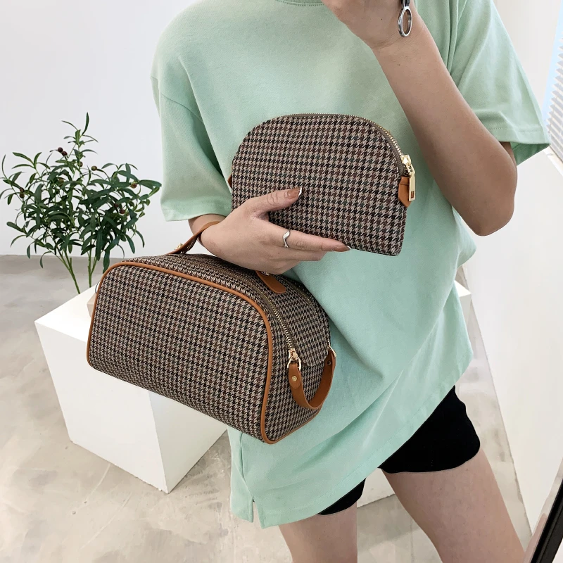 Portable simple fashion portable cosmetic bag large capacity solid color PU toiletry bag cosmetic 2021 storage bag
Portable simple fashion portable cosmetic bag large capacity solid color PU toiletry bag cosmetic 2021 storage bag