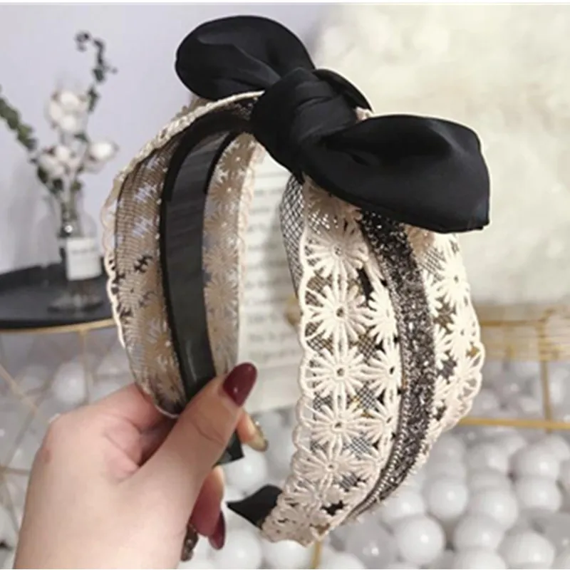 Black Bow Knotted Hairband Toothed for Women Korean Lace Head Band with Crystal Chains Ladies Elegant Headdress Bow Headband
Black Bow Knotted Hairband Toothed for Women Korean Lace Head Band with Crystal Chains Ladies Elegant Headdress Bow Headband