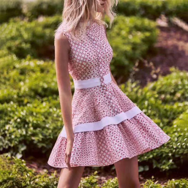 Runway Women Spring 2020 Vintage Stand Collar Flower Embroidery Sleeveless Mini Dress Elegant Vestidos Robe Femme
Runway Women Spring 2020 Vintage Stand Collar Flower Embroidery Sleeveless Mini Dress Elegant Vestidos Robe Femme