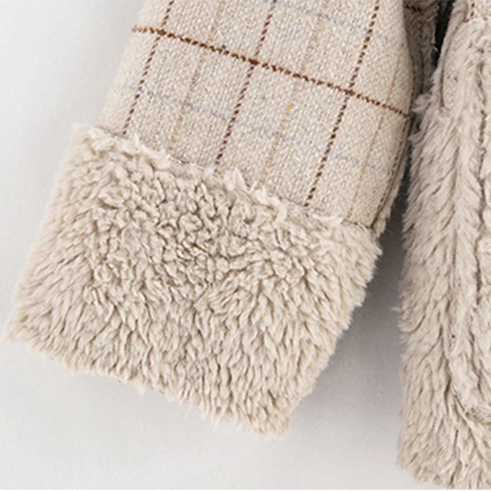 2020 Winter New Horn Buckle Lamb Hair Women's Short Coat Thickened Small Fragrance Jacket
2020 Winter New Horn Buckle Lamb Hair Women's Short Coat Thickened Small Fragrance Jacket