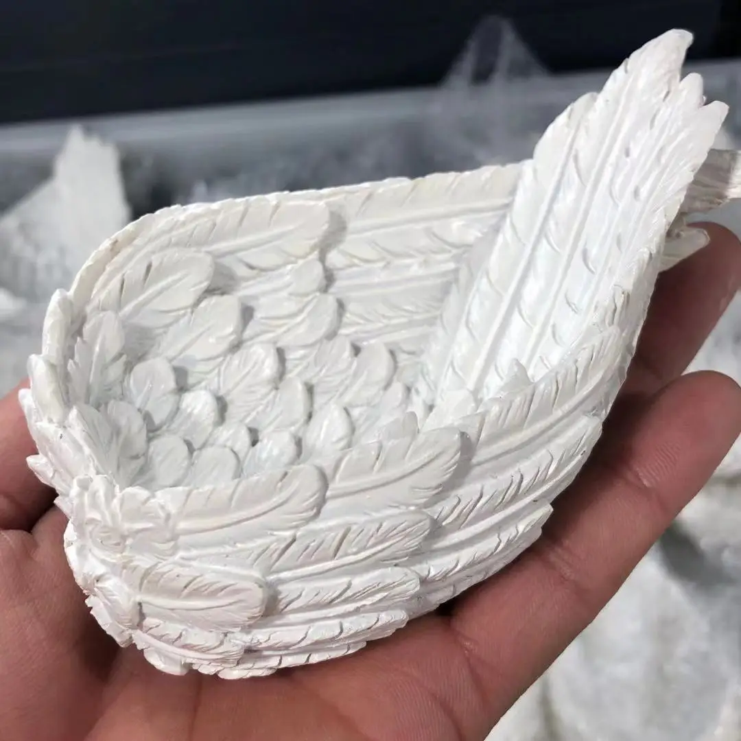 Feathers, spherical, white base, perfect shape, very large 
Feathers, spherical, white base, perfect shape, very large