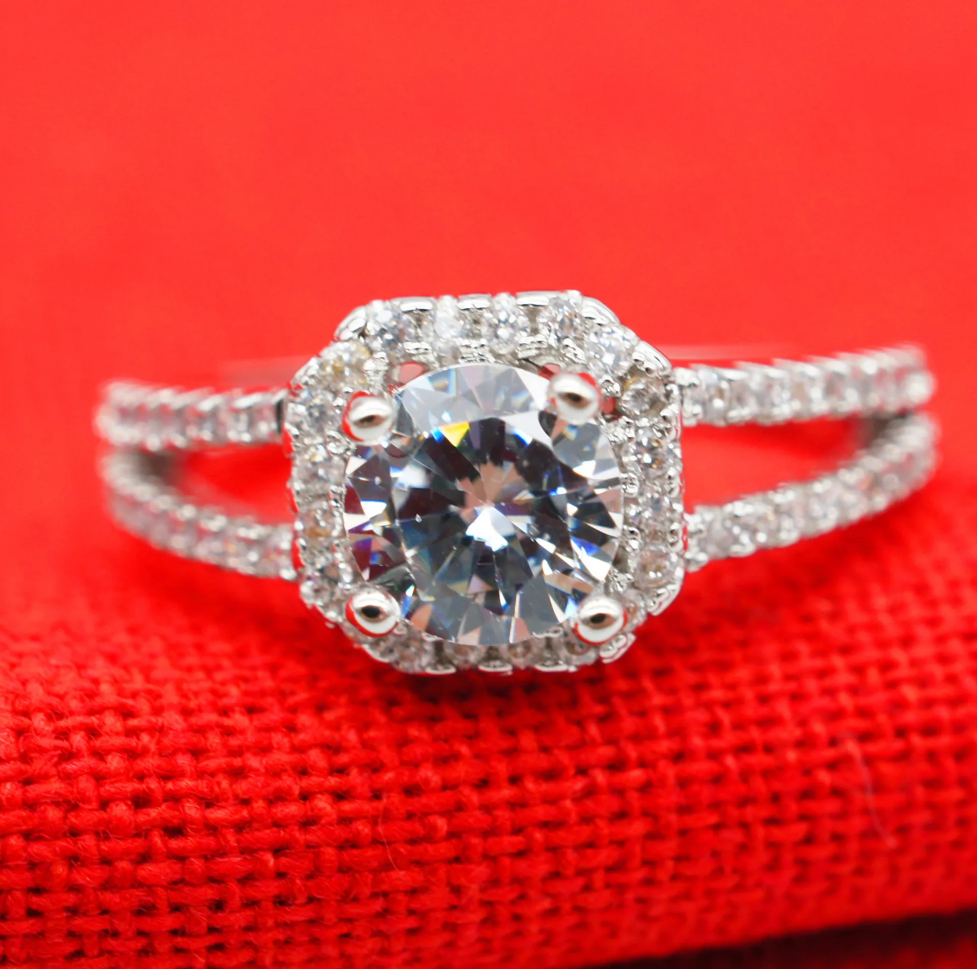 100% Real S925 Sterling Silver Ring for Charm Women Natural Moissanite Peridot Gemstone Anillo De Bizuteria Wedding Ring Females
100% Real S925 Sterling Silver Ring for Charm Women Natural Moissanite Peridot Gemstone Anillo De Bizuteria Wedding Ring Females