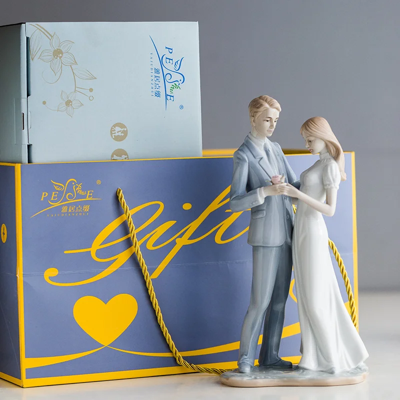 European Style Creative Ceramics Couples Statue Crafts Ornaments Home Desktop Living Room Wedding Decoration Valentines Day Gift
European Style Creative Ceramics Couples Statue Crafts Ornaments Home Desktop Living Room Wedding Decoration Valentines Day Gift