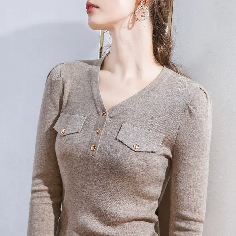 Wool sweater v-neck long-sleeved solid color button blouse 2020 autumn and winter new women's Korean style gentle wind sweater
Wool sweater v-neck long-sleeved solid color button blouse 2020 autumn and winter new women's Korean style gentle wind sweater