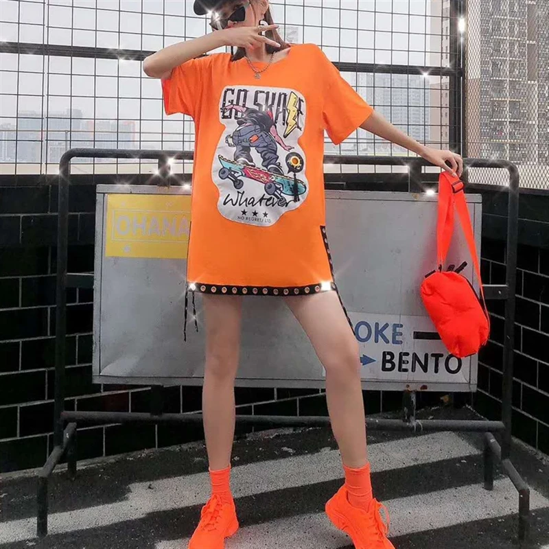 2020 New Summer Women Short Sleeve O-Neck Loose T-shirts Female Fashion Street Style Cartoon Printing Stitching Tops QX171 
2020 New Summer Women Short Sleeve O-Neck Loose T-shirts Female Fashion Street Style Cartoon Printing Stitching Tops QX171