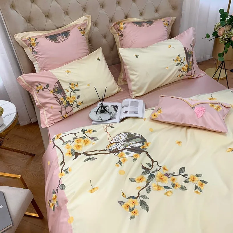 Chinoiserie Chic Floral Embroidery Duvet Cover Luxury Soft Egyptian Cotton Bedding set Bed Sheet Pillowcases Queen King 4Pcs
Chinoiserie Chic Floral Embroidery Duvet Cover Luxury Soft Egyptian Cotton Bedding set Bed Sheet Pillowcases Queen King 4Pcs