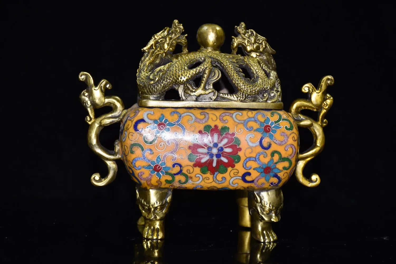 7"Tibet Temple Collection Old Bronze Cloisonne Double Dragon Play Pearl Square Dragon Binaural incense burner Ornaments
7"Tibet Temple Collection Old Bronze Cloisonne Double Dragon Play Pearl Square Dragon Binaural incense burner Ornaments