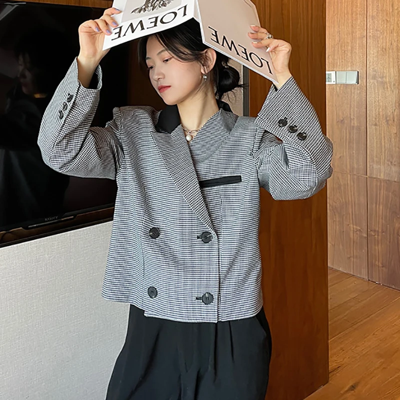 SHENGPALAE Plaid Blazer Women's Spring Autumn 2021 New Notched Loose Double Breasted Long Sleeve Short Suit Coat female 5C905
SHENGPALAE Plaid Blazer Women's Spring Autumn 2021 New Notched Loose Double Breasted Long Sleeve Short Suit Coat female 5C905