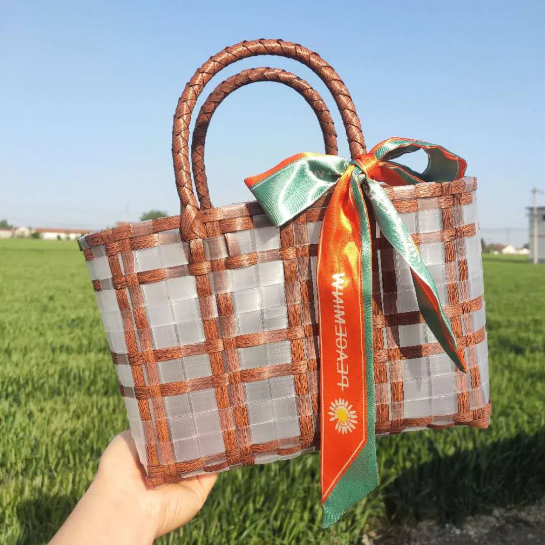 Hand-Woven Plastic Transparent Handbag Female Shopper Tote Bag Ladies Large Capacity Clutch Fashion Jelly Bags For Women
Hand-Woven Plastic Transparent Handbag Female Shopper Tote Bag Ladies Large Capacity Clutch Fashion Jelly Bags For Women