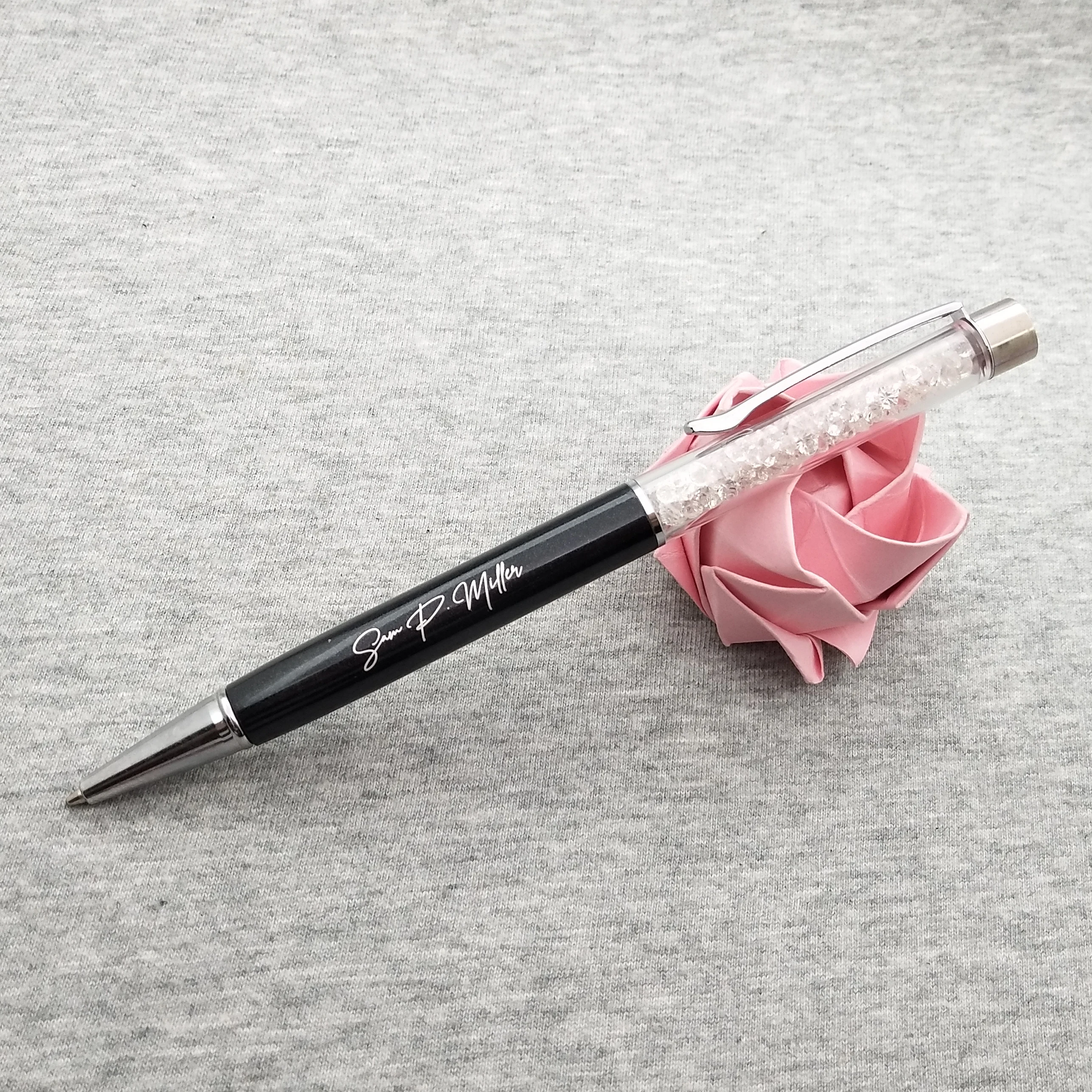 Fashion wedding crystal wedding pens with diamonds custom printing with names of the bride and the bridegroom 30pcs a lot
Fashion wedding crystal wedding pens with diamonds custom printing with names of the bride and the bridegroom 30pcs a lot