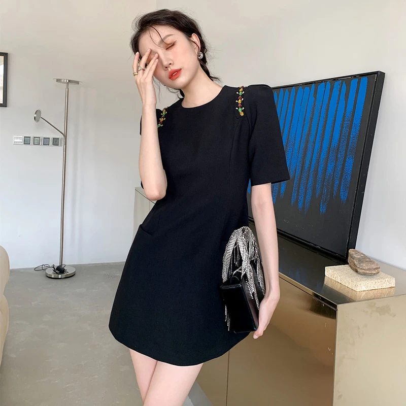 Платье мини летнее женское, с бусинами и кристаллами, с коротким рукавом-фонариком, черное вечерние тажное, с высокой талией, C331 
Платье мини летнее женское, с бусинами и кристаллами, с коротким рукавом-фонариком, черное вечерние тажное, с высокой талией, C331