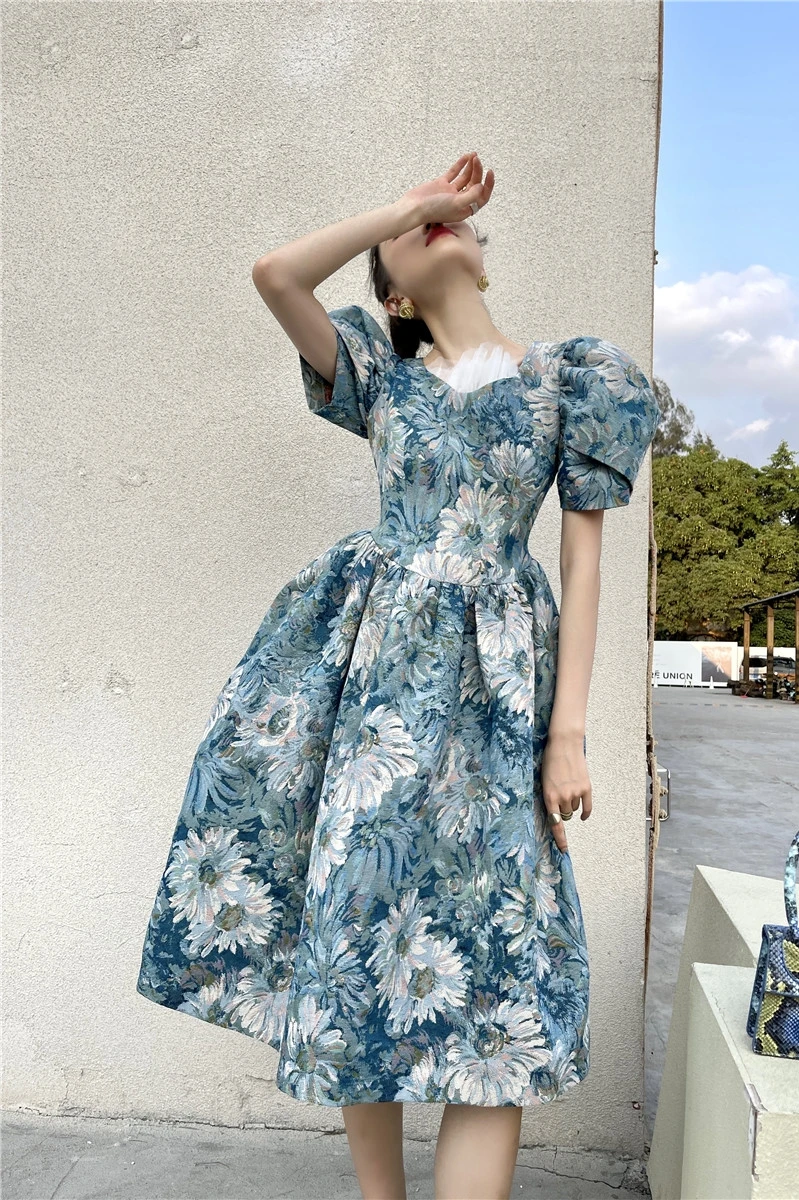 French retro oil painting flower bud-sleeved palace dress 2021 summer new short-sleeved waist puffy mid-length skirt female
French retro oil painting flower bud-sleeved palace dress 2021 summer new short-sleeved waist puffy mid-length skirt female