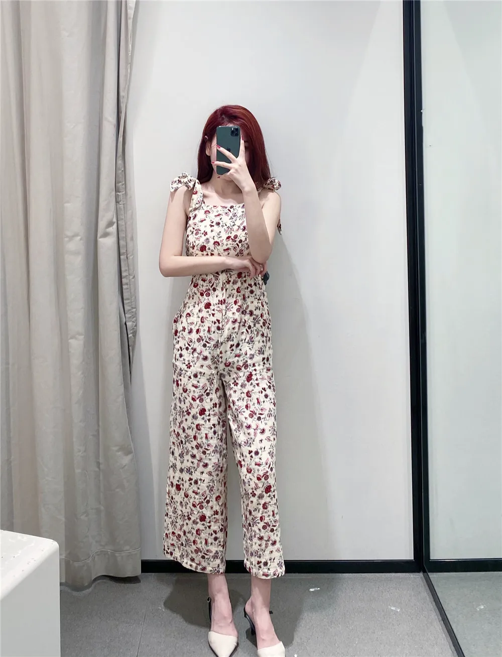 ZA 2021 ladies spring new small fresh style floral jumpsuit fashion retro casual chic sleeveless female jumpsuit streetwear
ZA 2021 ladies spring new small fresh style floral jumpsuit fashion retro casual chic sleeveless female jumpsuit streetwear