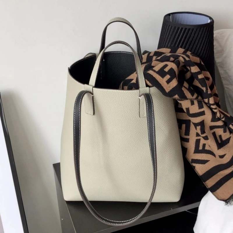 2021 New Leather Tote Bag Vertical Version H Home Double-Sided First Layer Leather Single Shoulder Shopping Large-Capacity Fashi 
2021 New Leather Tote Bag Vertical Version H Home Double-Sided First Layer Leather Single Shoulder Shopping Large-Capacity Fashi