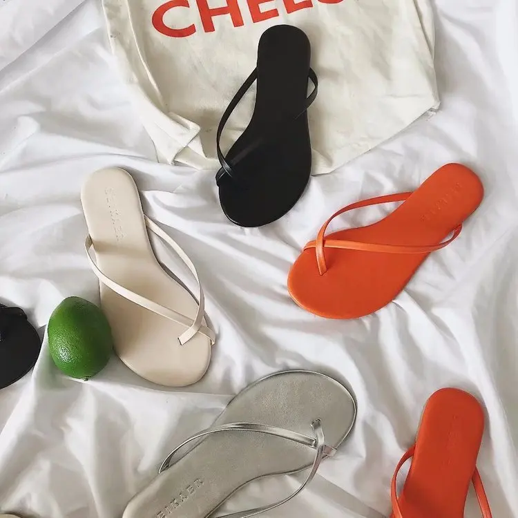 2021 Fashion New Simple Flip Flops Women Summer Beach Flip Flops Free Shipping
2021 Fashion New Simple Flip Flops Women Summer Beach Flip Flops Free Shipping