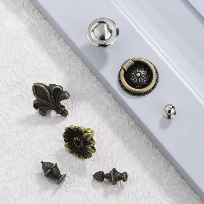 Modern Style Handle Chrysanthemum Handle Brushed Alloy Single Hole Drawer Cupboard Wardrobe Home Improvement Single Hole
Modern Style Handle Chrysanthemum Handle Brushed Alloy Single Hole Drawer Cupboard Wardrobe Home Improvement Single Hole