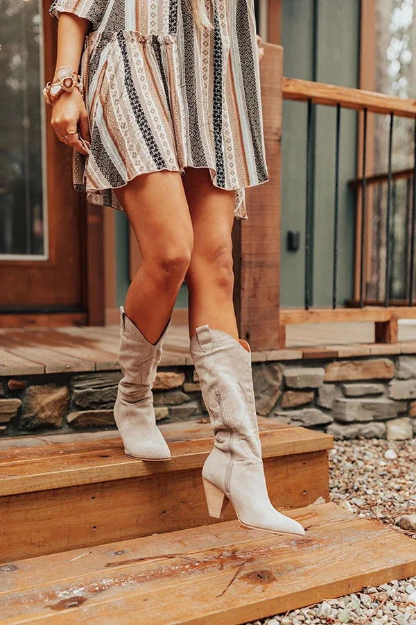 New frosted high heeled 40-43 high heeled boots for winter 2020 
New frosted high heeled 40-43 high heeled boots for winter 2020