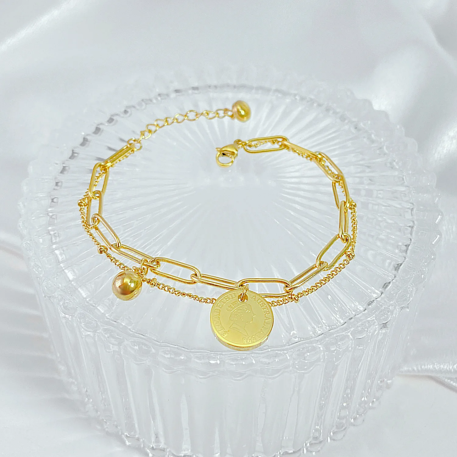 RO-1 Japanese and Korean cold ins style niche design double-layer bracelet, personality net red round brand portrait bracelet
RO-1 Japanese and Korean cold ins style niche design double-layer bracelet, personality net red round brand portrait bracelet