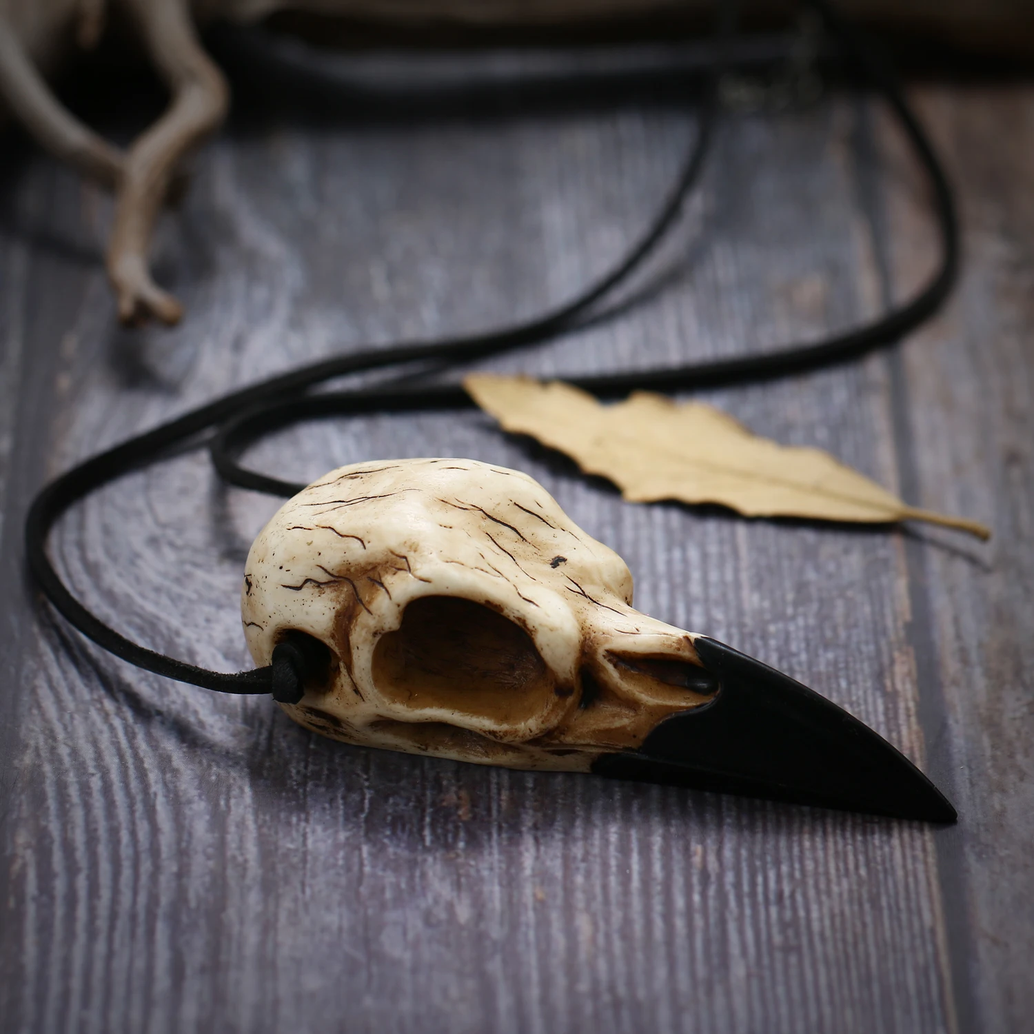 Beige Antique Large Crow Skull Pendant Necklace Cast Resin Replica 3.5" Magpie Skull Unique Gift 3D Bird Skull Necklace Gift
Beige Antique Large Crow Skull Pendant Necklace Cast Resin Replica 3.5" Magpie Skull Unique Gift 3D Bird Skull Necklace Gift