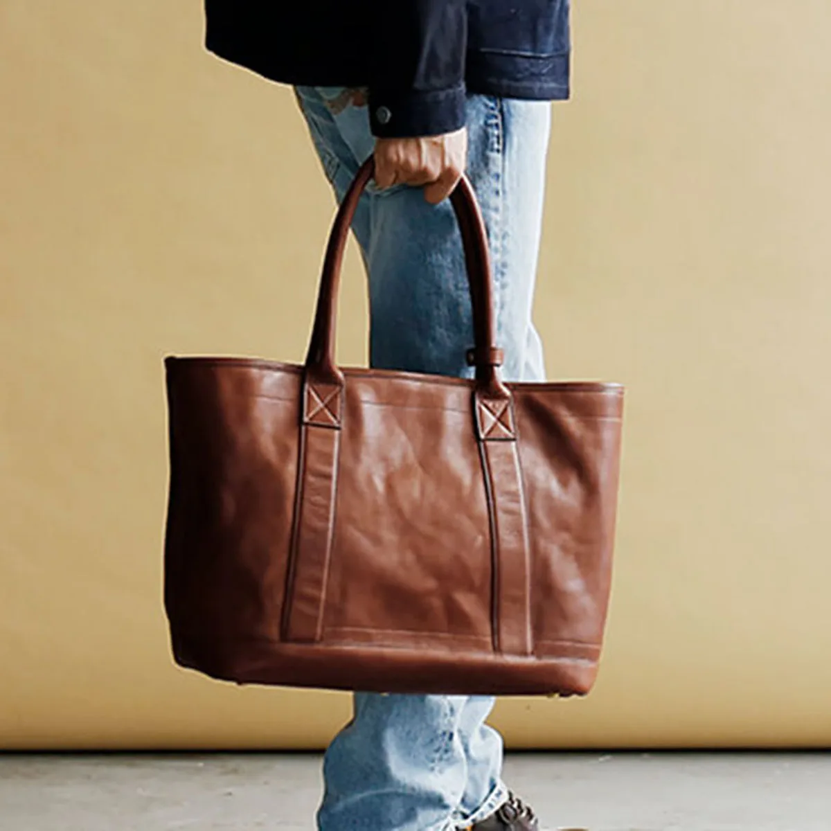 Quality Men Women Leather Top Handle Bags Shoulder Tote Shopper Bag Luxury Designer Handbags Laptop Bag Solid Crossbody Bag Case
Quality Men Women Leather Top Handle Bags Shoulder Tote Shopper Bag Luxury Designer Handbags Laptop Bag Solid Crossbody Bag Case