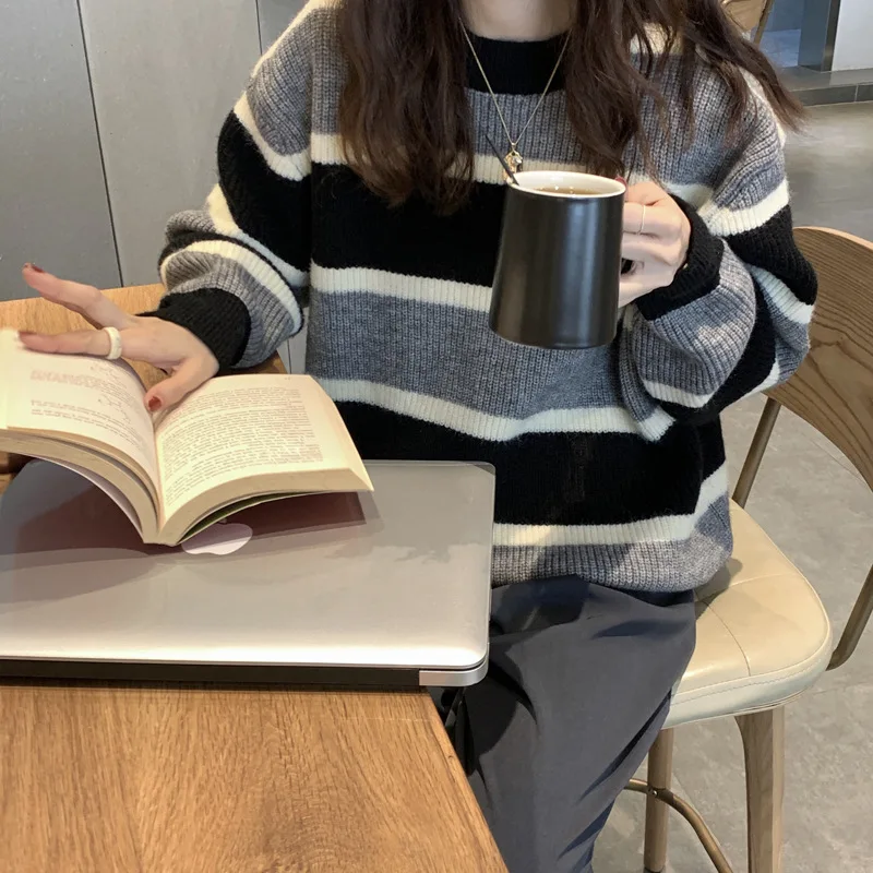 Полосатый ретро свитер контрастных цветов для ленивых женщин 2023 осень и зима новый свободный простой дикий свитер с длинными рукавами для женщин
Полосатый ретро свитер контрастных цветов для ленивых женщин 2023 осень и зима новый свободный простой дикий свитер с длинными рукавами для женщин