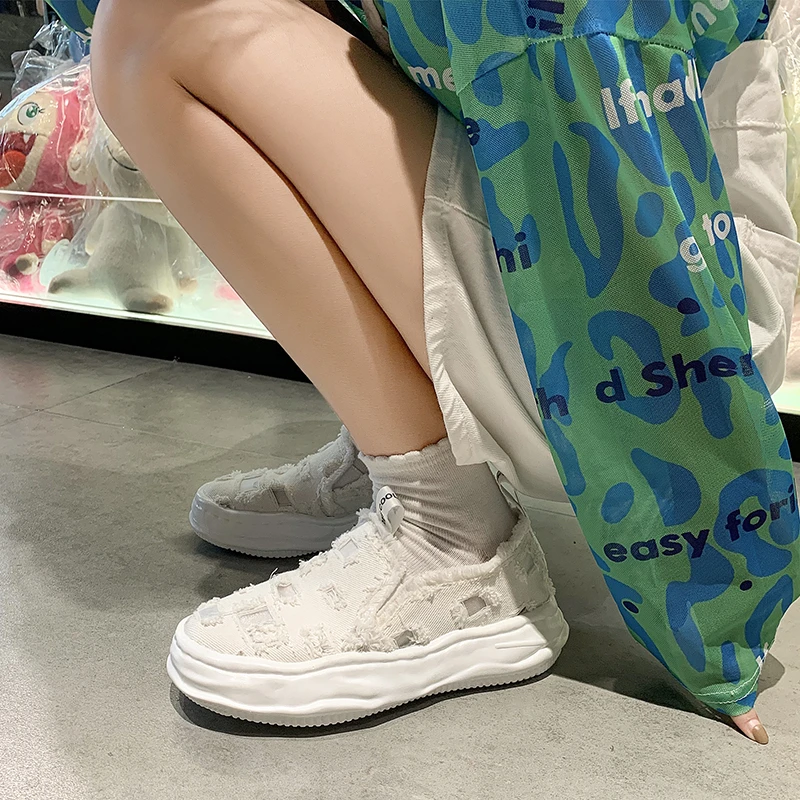 Rimocy Vintage Hollow Out Canvas Loafer Shoes Women Breathable Slip on Chunky Platform Flats Woman Retro Hole Denim Casual Shoes
Rimocy Vintage Hollow Out Canvas Loafer Shoes Women Breathable Slip on Chunky Platform Flats Woman Retro Hole Denim Casual Shoes