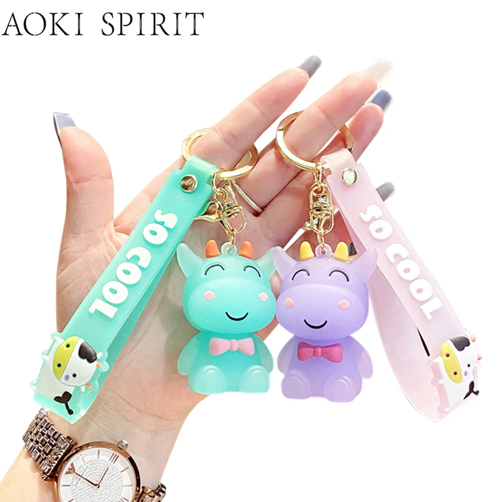 2021 Creative 5 Color Smile Crystal Cow Keychain PVC Material 3D Doll Keyring Phone School Bag Car Pendant Accessories Gift
2021 Creative 5 Color Smile Crystal Cow Keychain PVC Material 3D Doll Keyring Phone School Bag Car Pendant Accessories Gift