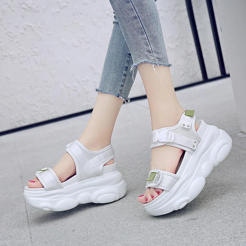 Босоножки женские на платформе, черные, на массивном высоком каблуке, 35-39, для лета, 2021
Босоножки женские на платформе, черные, на массивном высоком каблуке, 35-39, для лета, 2021