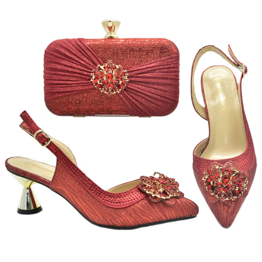 Luxery Slippers Summer Italian Women Wedding Shoes and Bags Set Decorated With Rhinestone High Heels Sexy 37-42 Ladies Dress
Luxery Slippers Summer Italian Women Wedding Shoes and Bags Set Decorated With Rhinestone High Heels Sexy 37-42 Ladies Dress